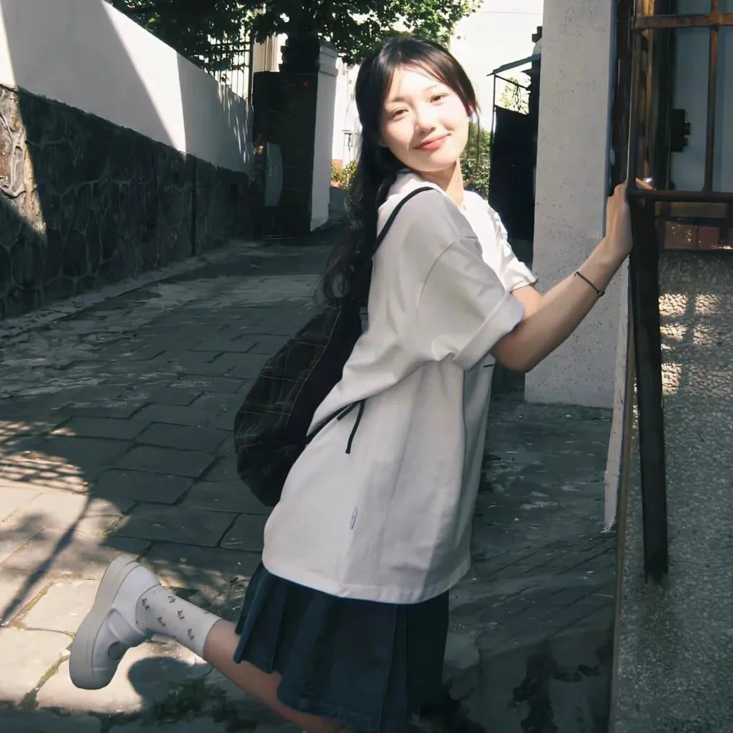 拥抱太阳的月亮